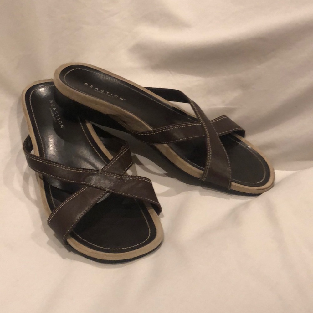 Brown leather Kenneth Cole slip on sandals Sz 7.5M